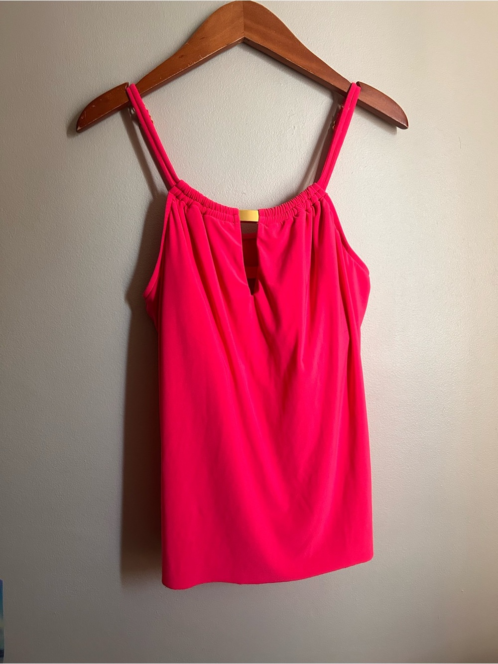 Women’s hot pink tankini bathing suit top size large